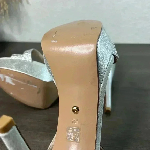 PELLE MODA Onora T-strap Sandal In Platinum Size 10M - Picture 10 of 10